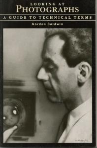 Front Cover of Looking at Photographs by Gordon Baldwin